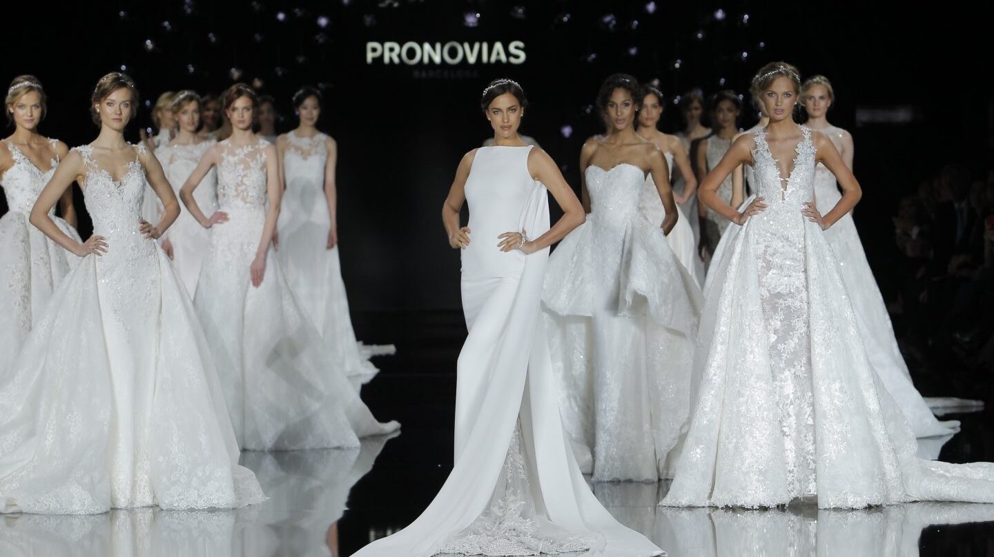 La modelo Irina Shayk en un desfile de Pronovias.