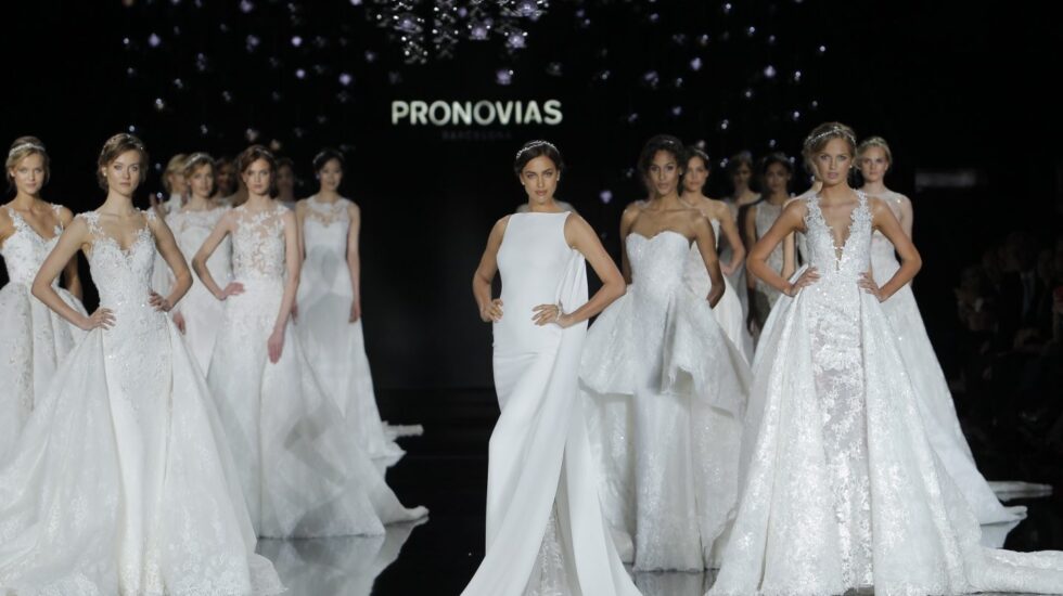 La modelo Irina Shayk en un desfile de Pronovias.