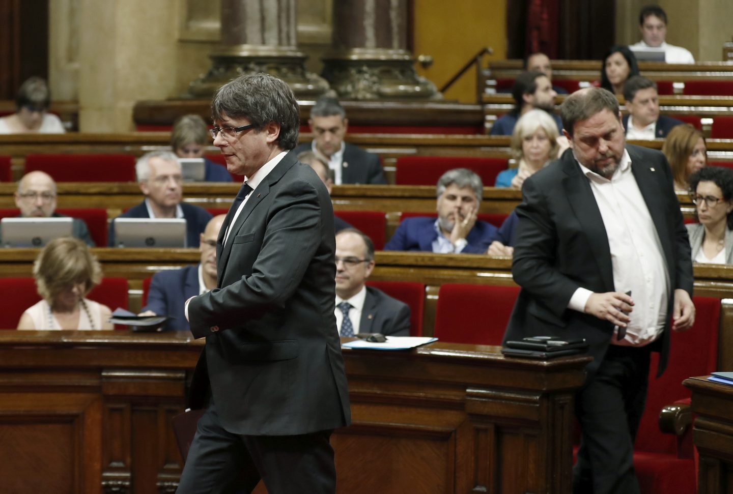 Puigdemont y Junqueras, en el Parlament.
