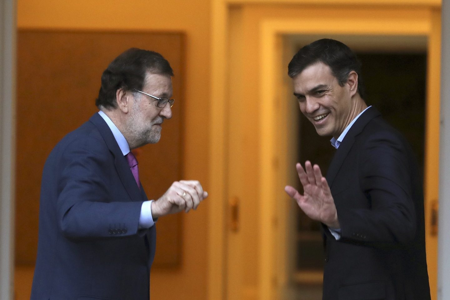 Mariano Rajoy y Pedro Sanchez, en la Moncloa.