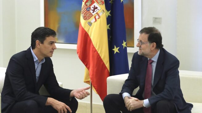 Pedro Sanchez charla con Mariano Rajoy en la Moncloa. Pedro Sanchez charla con Mariano Rajoy en la Moncloa.