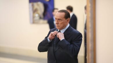 Berlusconi  ingresa en el hospital por segunda vez en un mes