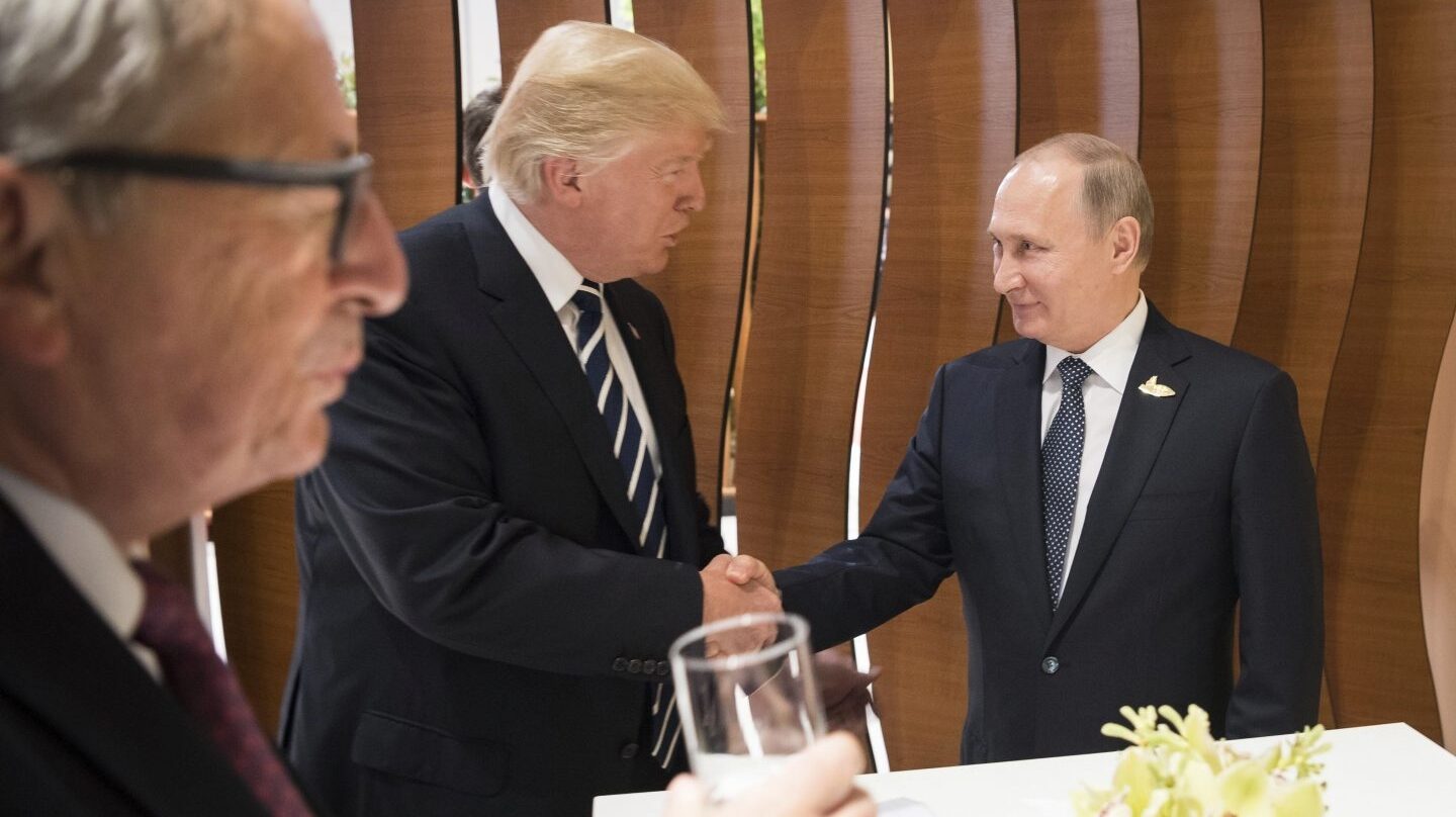 Trump y Putin se dan la mano en el G-20.