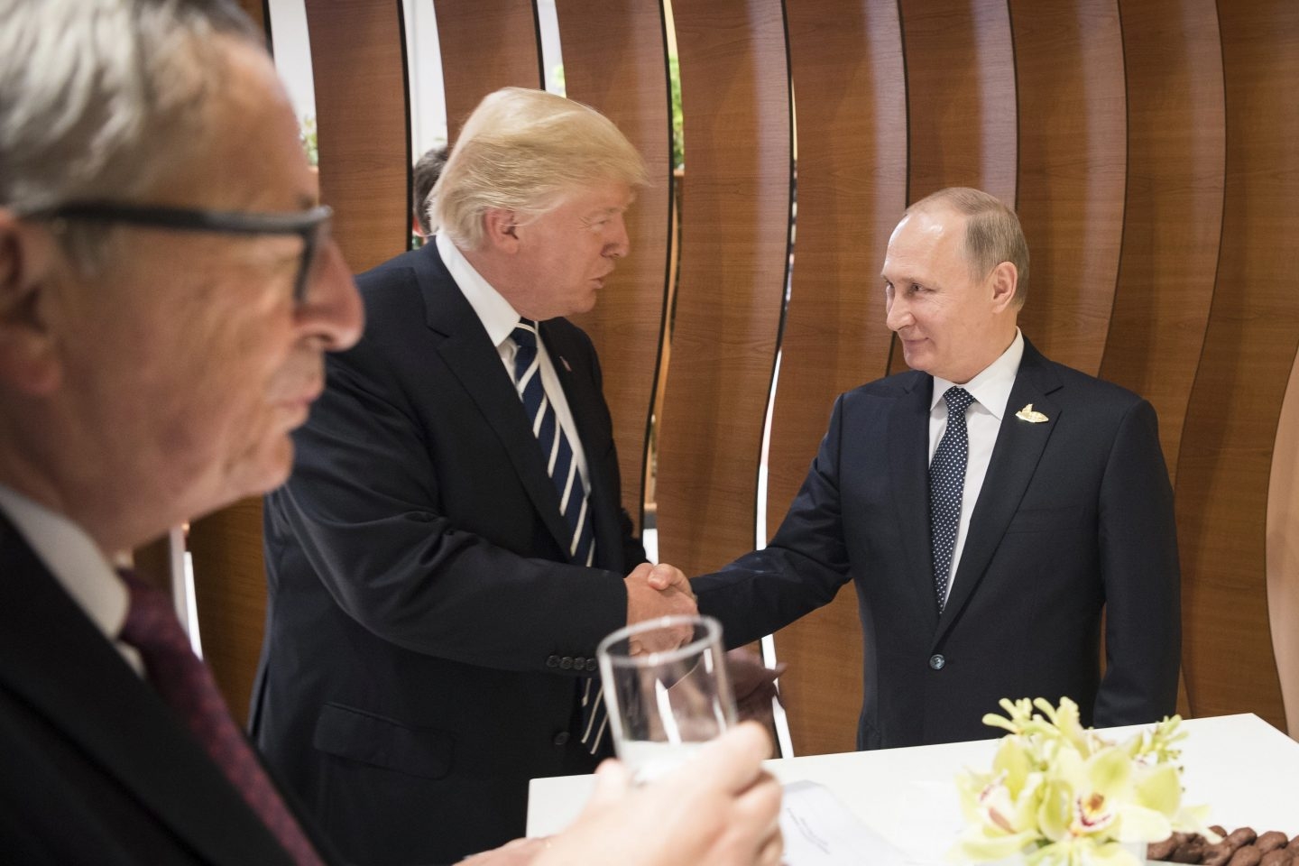 Trump y Putin se dan la mano en el G-20.
