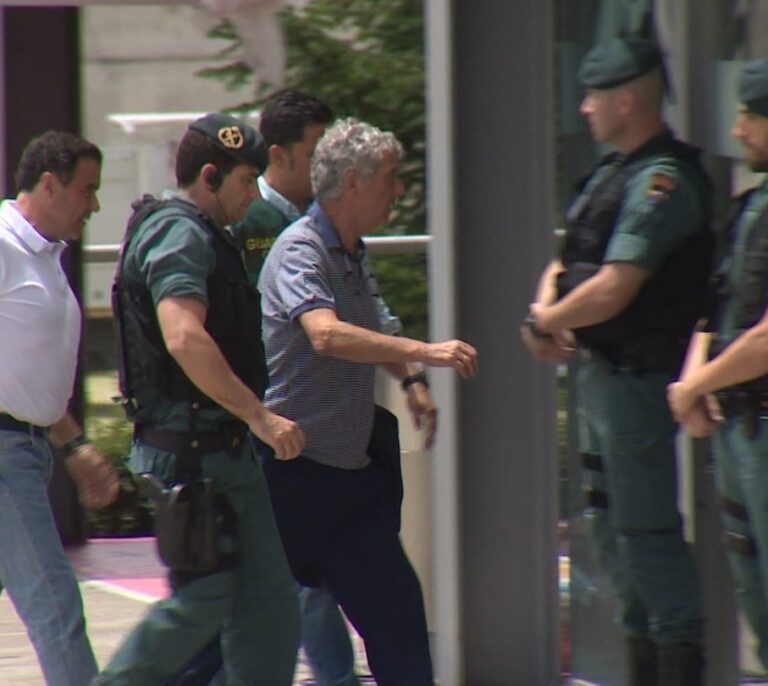 Libertad bajo fianza de 300.000 euros para Villar once días después de entrar en prisión
