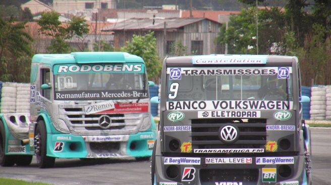 Vehículos de Volkswagen y Daimler durante una prueba del mundial de camiones.
