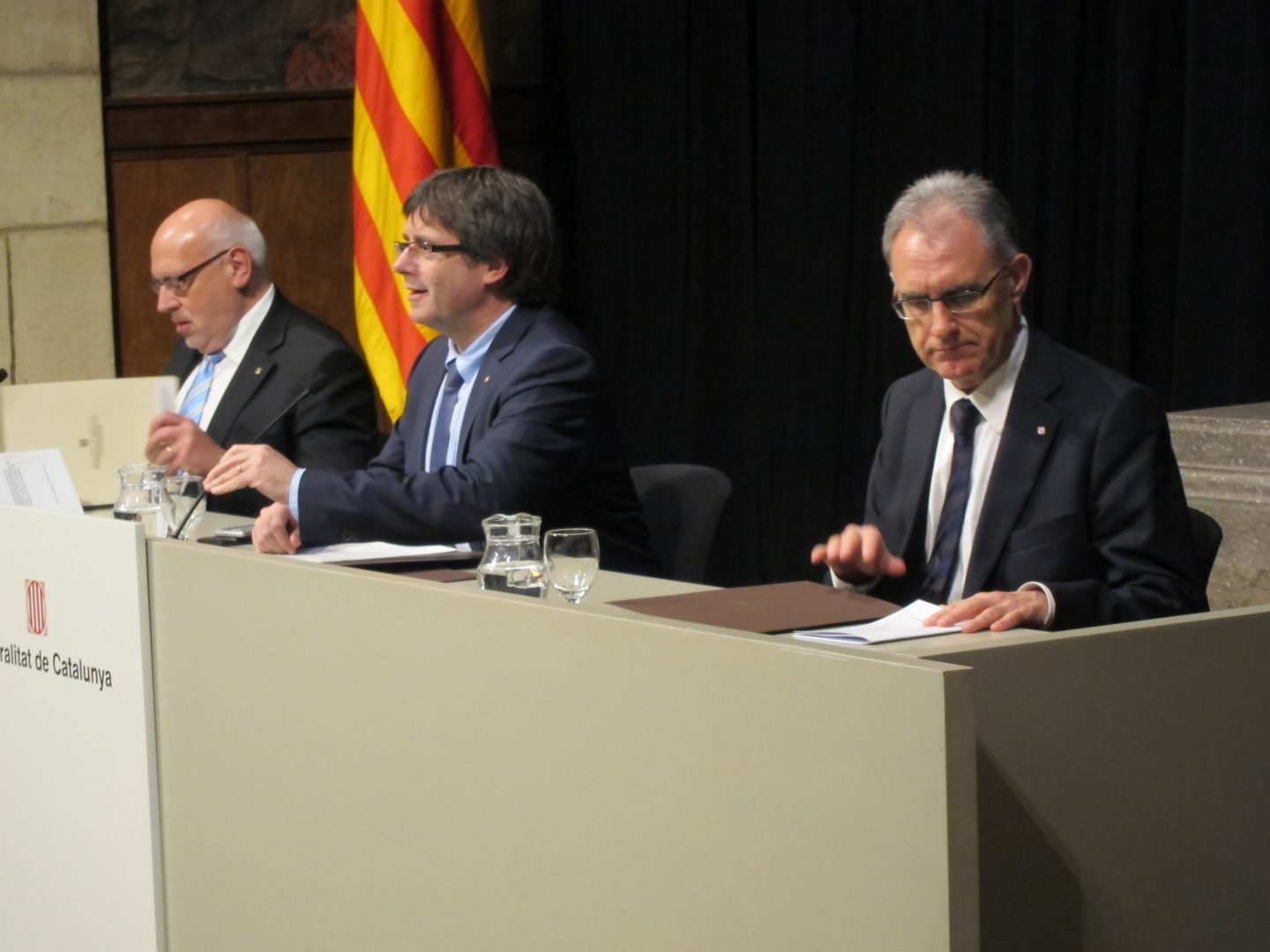 Xavier Gibert, ya ex responsable de Cultura en la Generalitat de Cataluña, junto a Jordi Baiget y Carles Puigdemont.