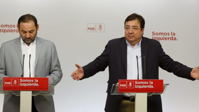 José Luis Ábalos y Guillermo Fernández Vara, este lunes en Ferraz. José Luis Ábalos y Guillermo Fernández Vara, este lunes en Ferraz.