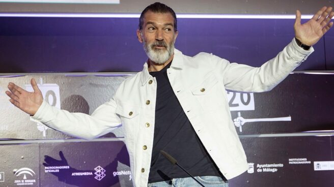 Lo único negro de Antonio Banderas es su colonia