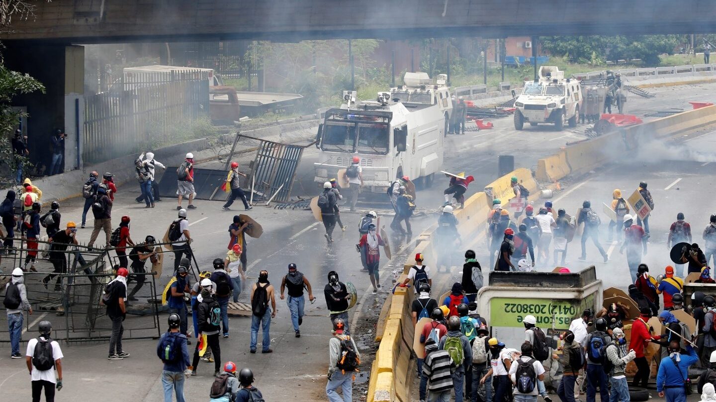 Manifestantes contra Maduro en una de las protestas convocadas en Caracas.