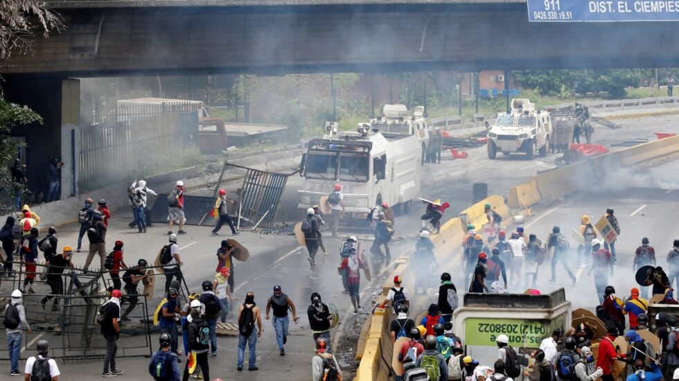 Manifestantes contra Maduro en una de las protestas convocadas en Caracas.