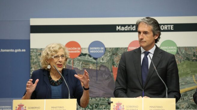 Carmena y De la Serna durante la presentación de Madrid Nuevo Norte, proyecto que fustiga un sector de Podemos. Carmena y De la Serna durante la presentación de Madrid Nuevo Norte, proyecto que fustiga un sector de Podemos.