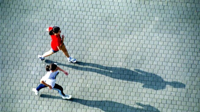 Sanidad ve necesario mantener una distancia mayor de dos metros para hacer deporte