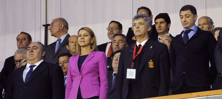 La ministra de Defensa, María Dolores de Cospedal, y el presidente de la Federación Española de Fútbol, Ángel María Villar.