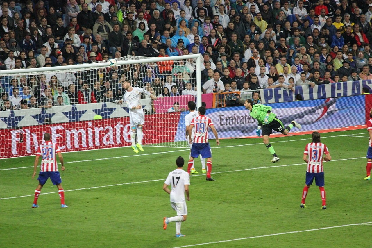 Partido de liga entre el Atlético de Madrid y el Real Madrid.