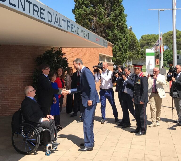 El Rey reivindica la unidad olímpica y Puigdemont el reconocimiento del catalán