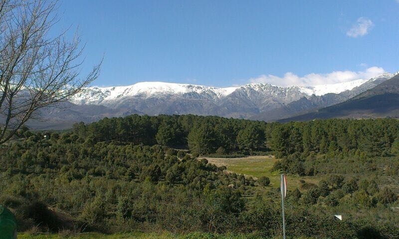 Vista de la sierra de Gredos desde Madrigal de La Vera.