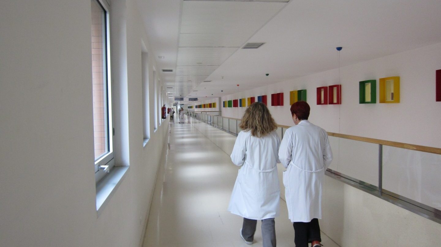 Los médicos de atención primaria dicen estar "al límite" por número de pacientes.