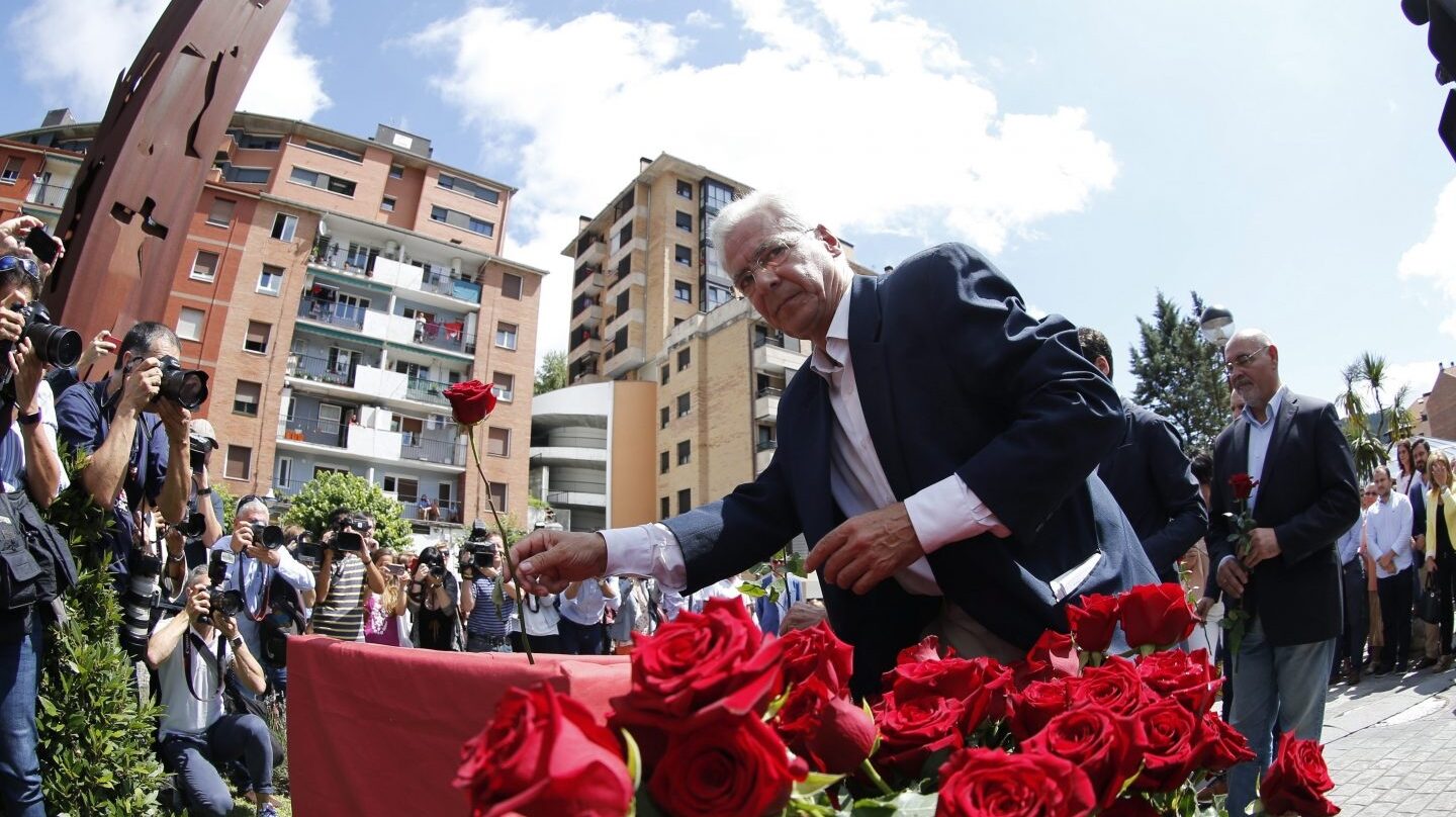 El alcalde de Ermua, Carlos Totorica, en el homenaje a Miguel Ángel Blanco de 2017-