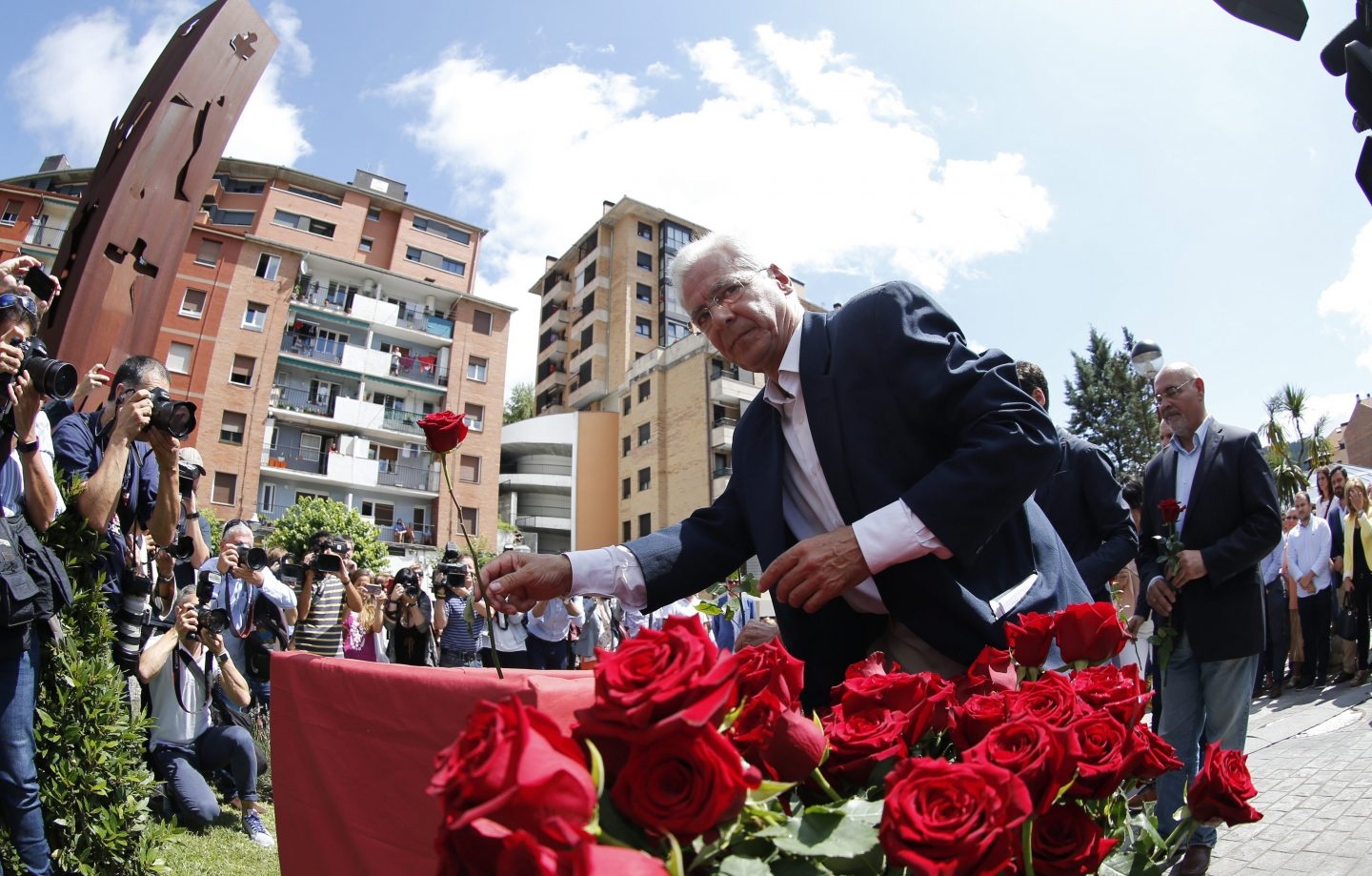 El alcalde de Ermua, Carlos Totorica, en el homenaje a Miguel Ángel Blanco de 2017-