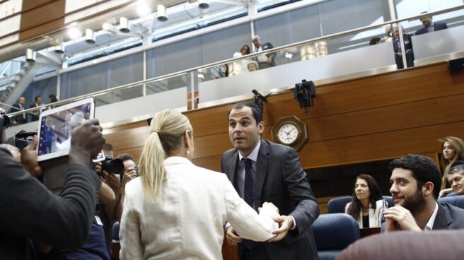 El portavoz de Ciudadanos en la Asamblea de Madrid, Ignacio Aguado, durante la investidura de Cristina Cifuentes como presidenta de la Comunidad.