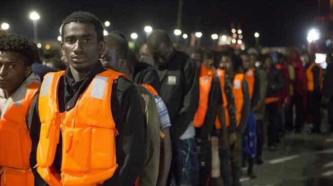 Un grupo de inmigrantes subsaharinos tras ser rescatados cerca de la isla de Alborán.