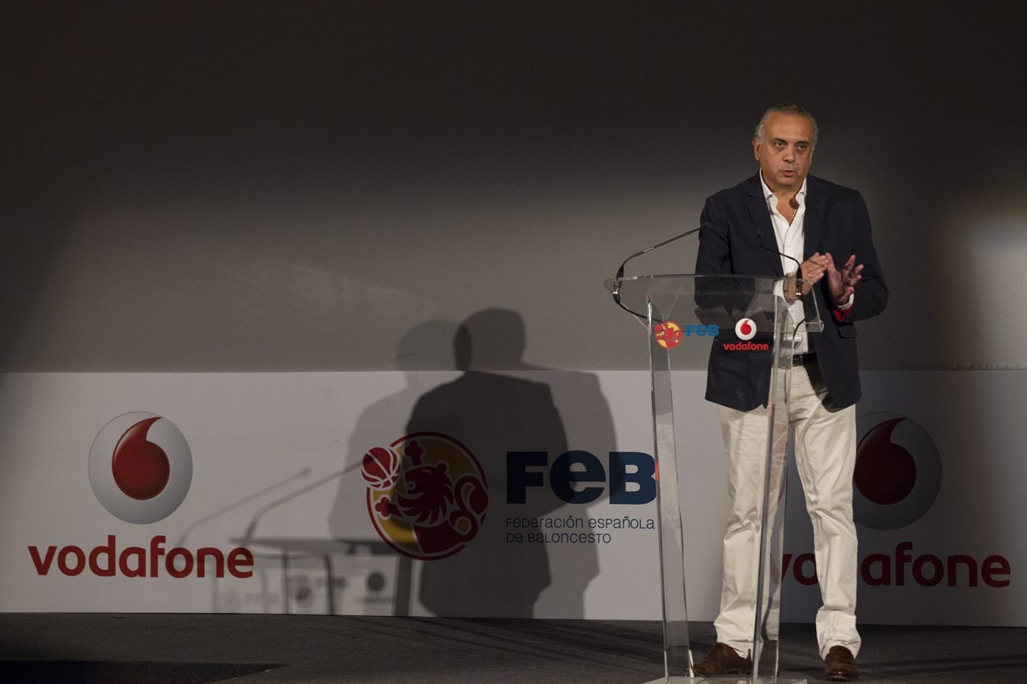 El ex presidente de la Federación Española de Baloncesto (FEB) José Luis Sáez en un acto.