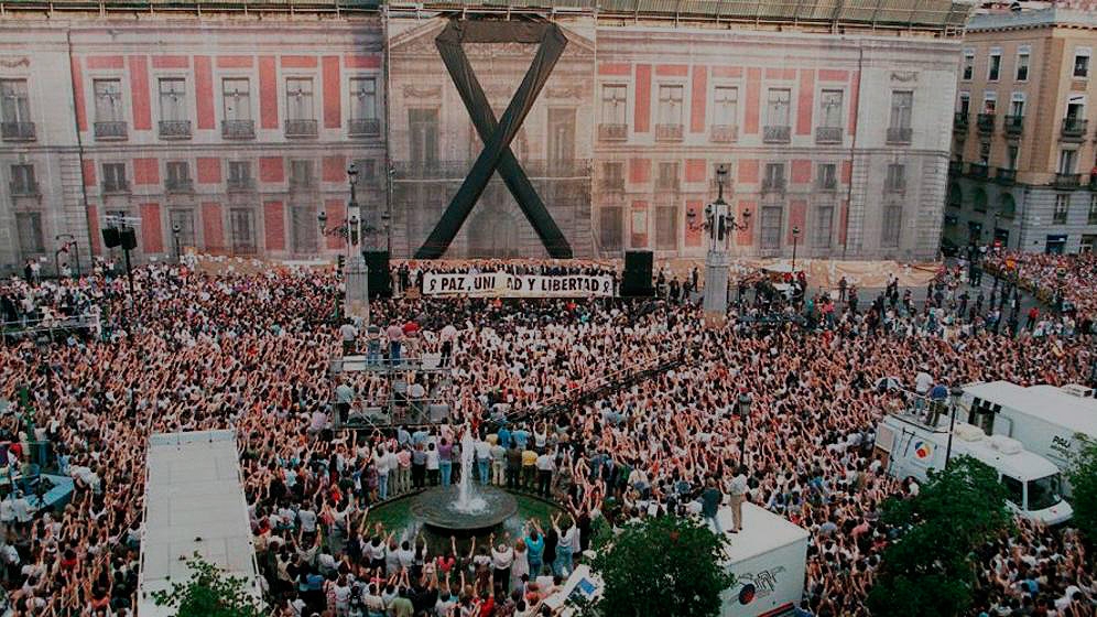 Manifestación en Sol contra el asesinato de Miguel Ángel Blanco.