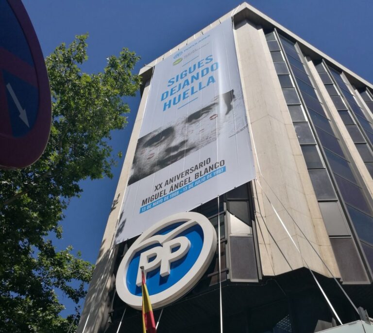 El whatsapp del PP el 1-O: "Recuento provisional: 2 millones de heridos y 800 votos"