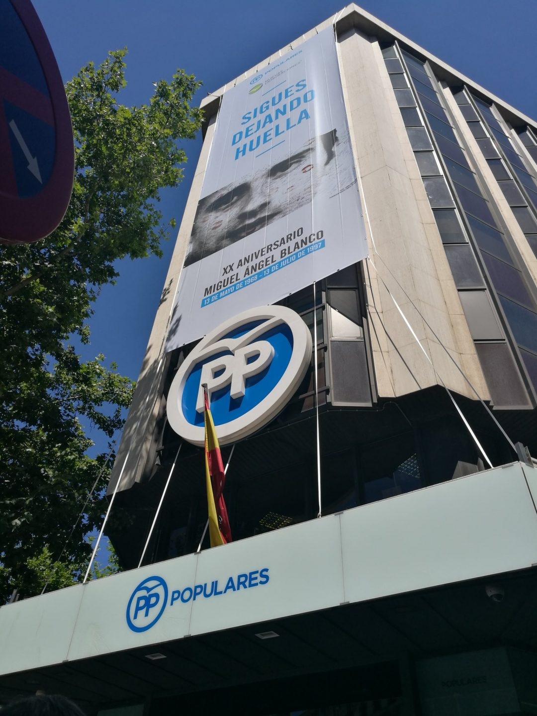 La sede del PP en Madrid homenajea a Miguel Ángel Blanco en el XX aniversario de su asesinato.