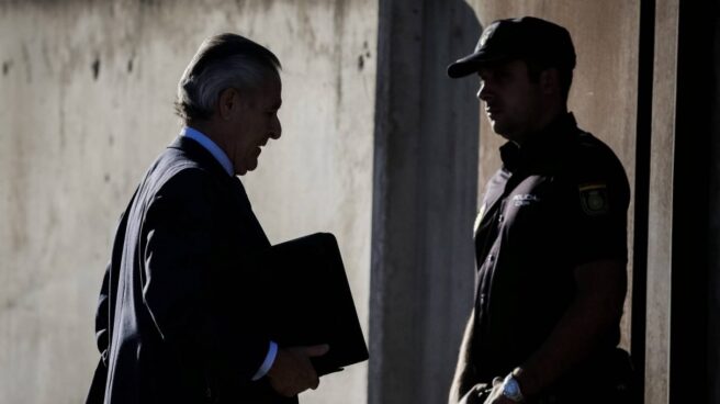 La autopsia confirma que Miguel Blesa se suicidió Miguel Blesa, ex presidente de Caja Madrid, llegando a la Audiencia Nacional para el juicio de las tarjertas 'black' en septiembre de 2016.