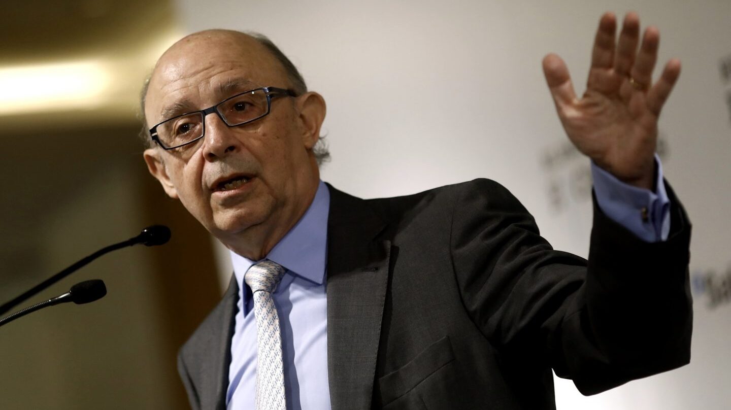 El ministro de Hacienda, Cristóbal Montoro, sitúa el final de la crisis en 2020