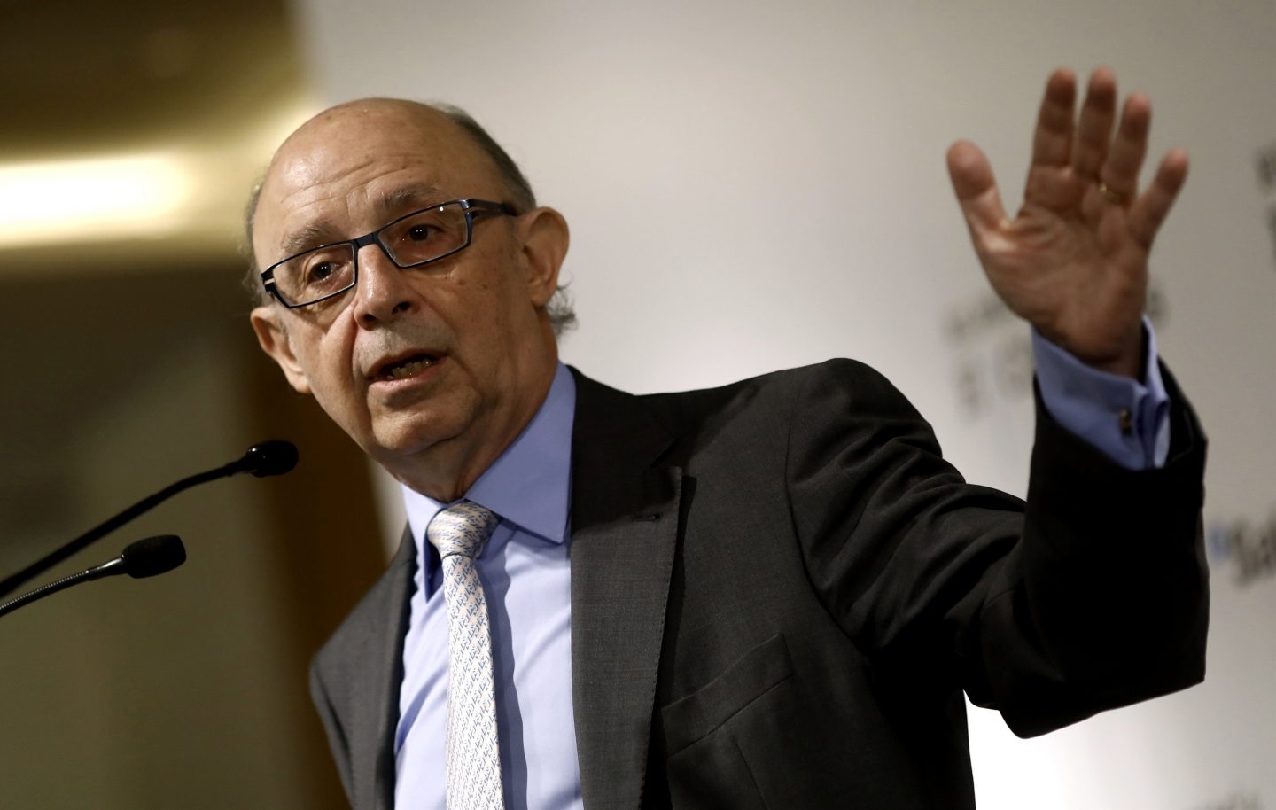 El ministro de Hacienda, Cristóbal Montoro, sitúa el final de la crisis en 2020