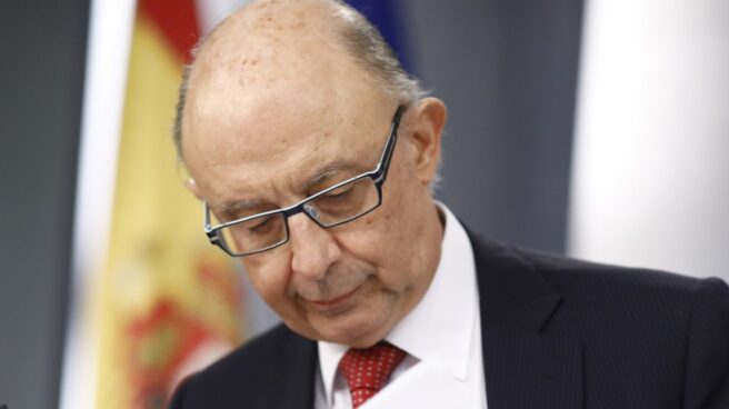 El ministro de Hacienda, Cristóbal Montoro, admite que la recaudación por IRPF no se cumplió por los salarios.