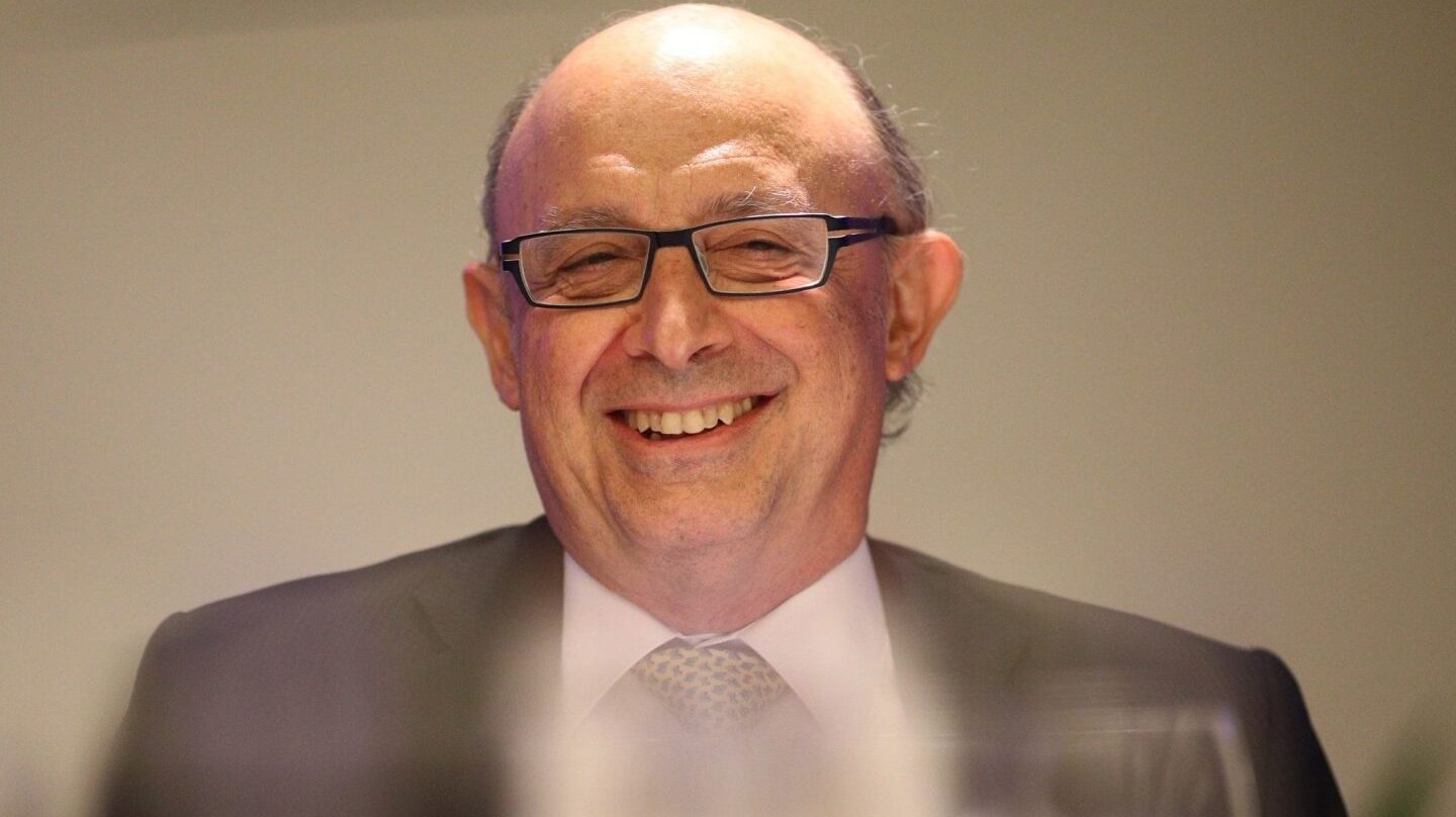 El ministro de Hacienda, Cristóbal Montoro, aprueba una oferta de empleo público histórica.