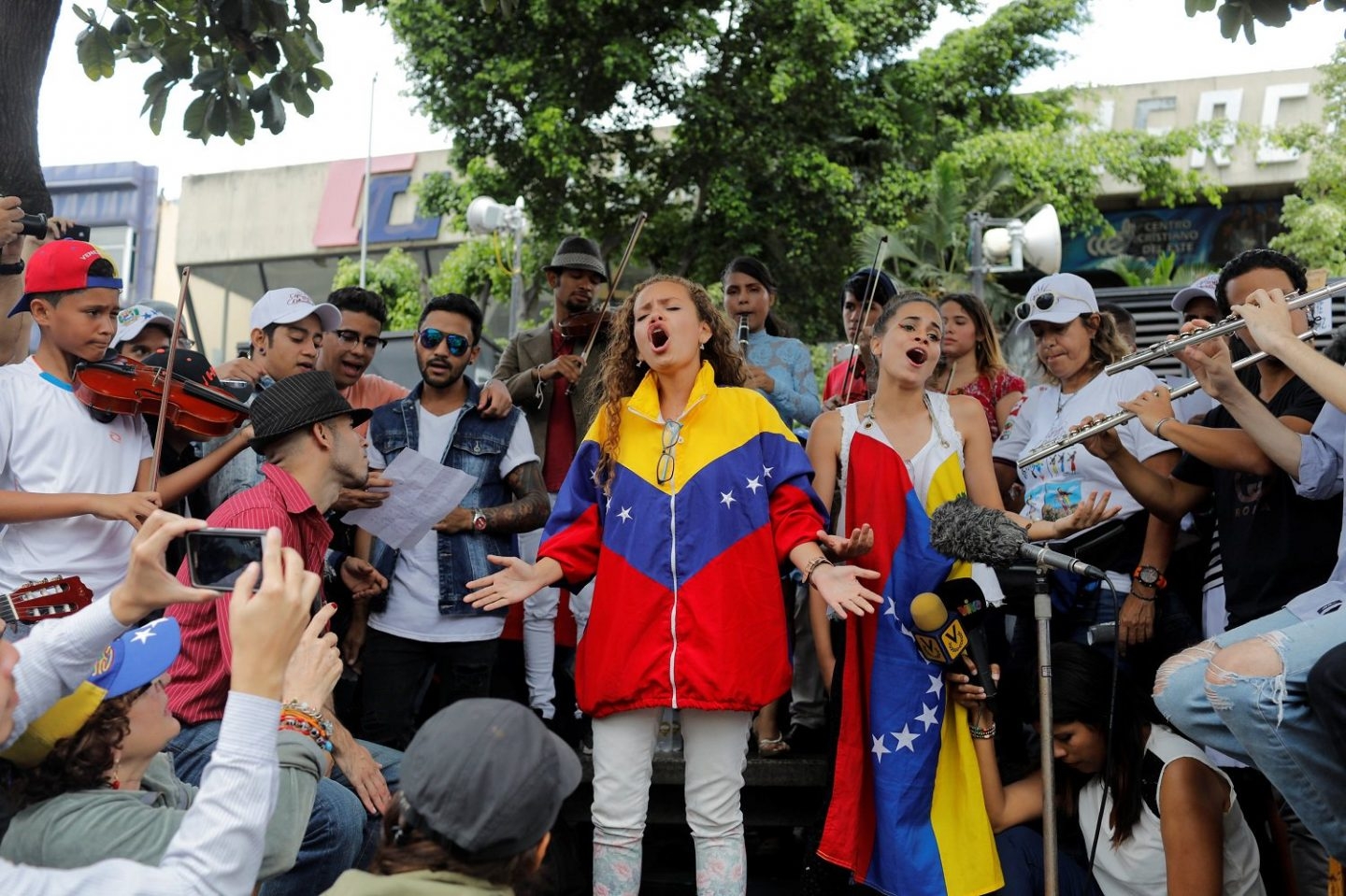 Músicos venezolanos en una protesta