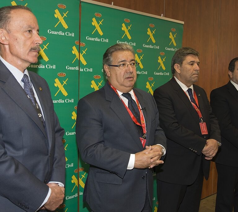 La reestructuración del ministro Zoido provoca un terremoto en la Guardia Civil