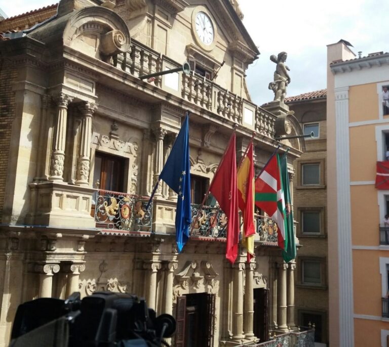 El Tribunal Administrativo de Navarra rechaza que ondeen ikurriñas en sus ayuntamientos