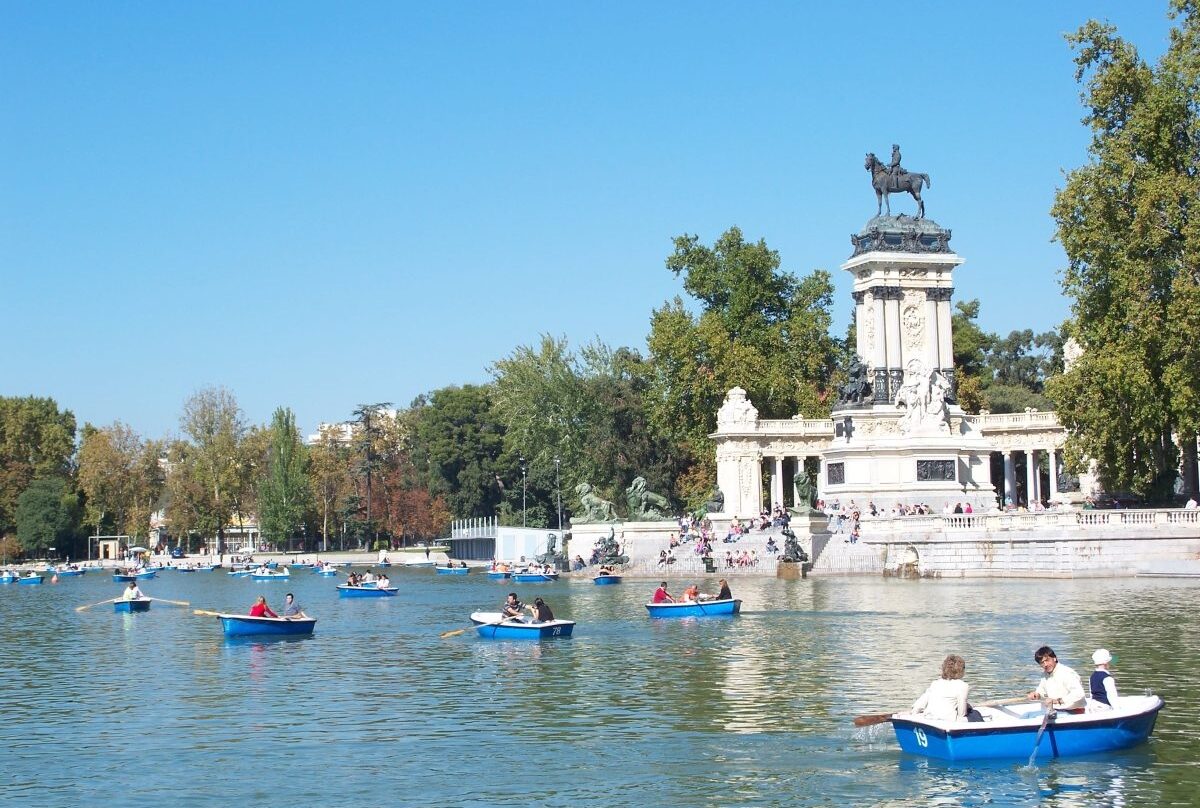 Estanque del parque del retiro en Madrid