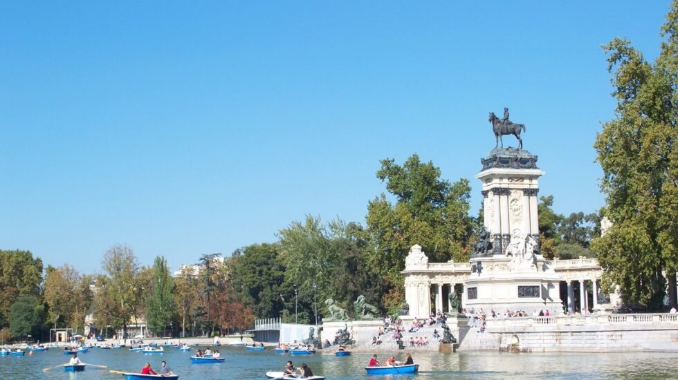 Estanque del parque del retiro en Madrid