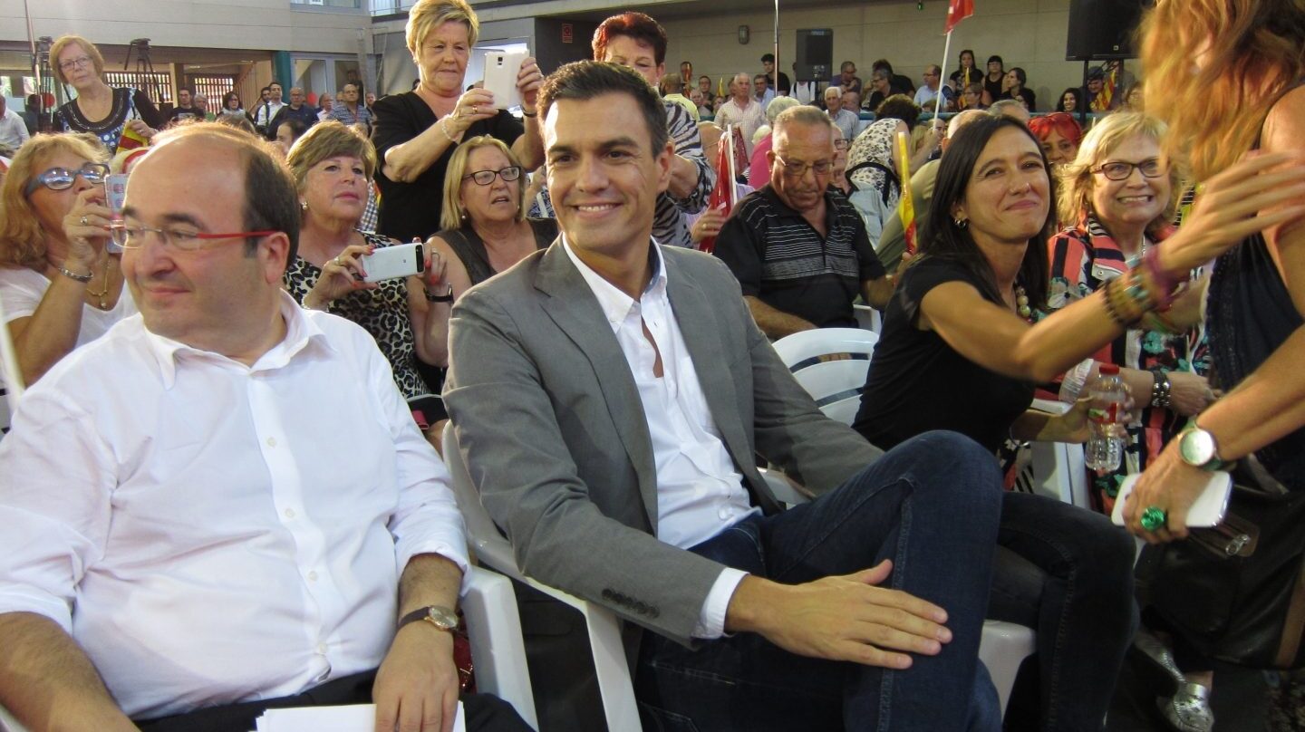 Pedro Sánchez y Miquel Iceta estudian medidas para dar una salida a Cataluña.
