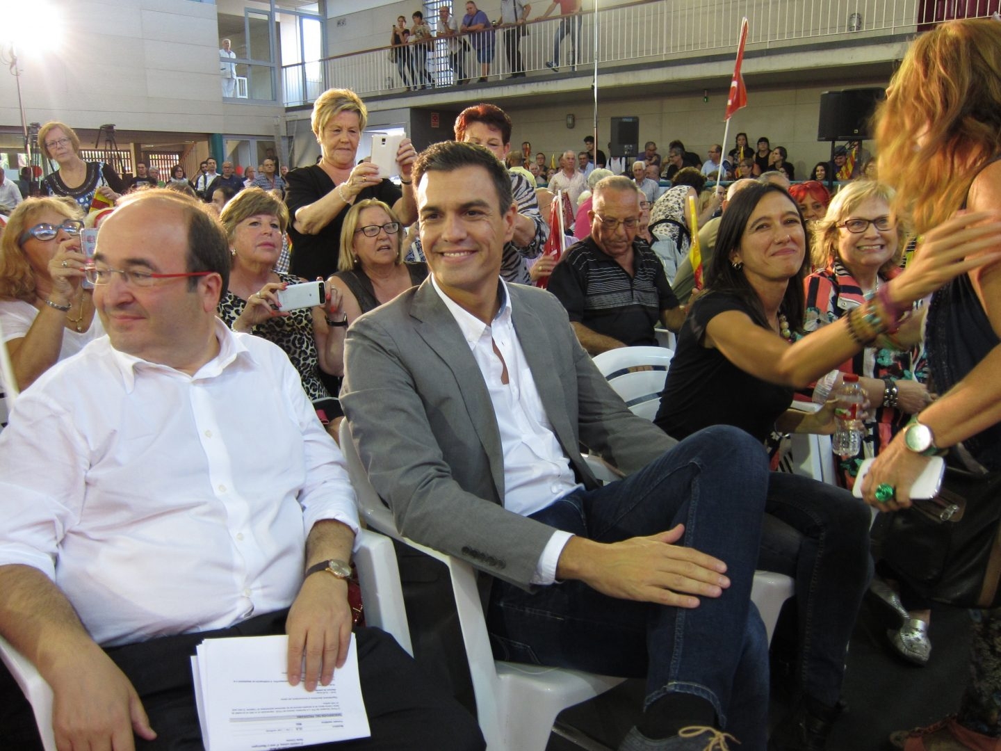 Pedro Sánchez y Miquel Iceta estudian medidas para dar una salida a Cataluña.