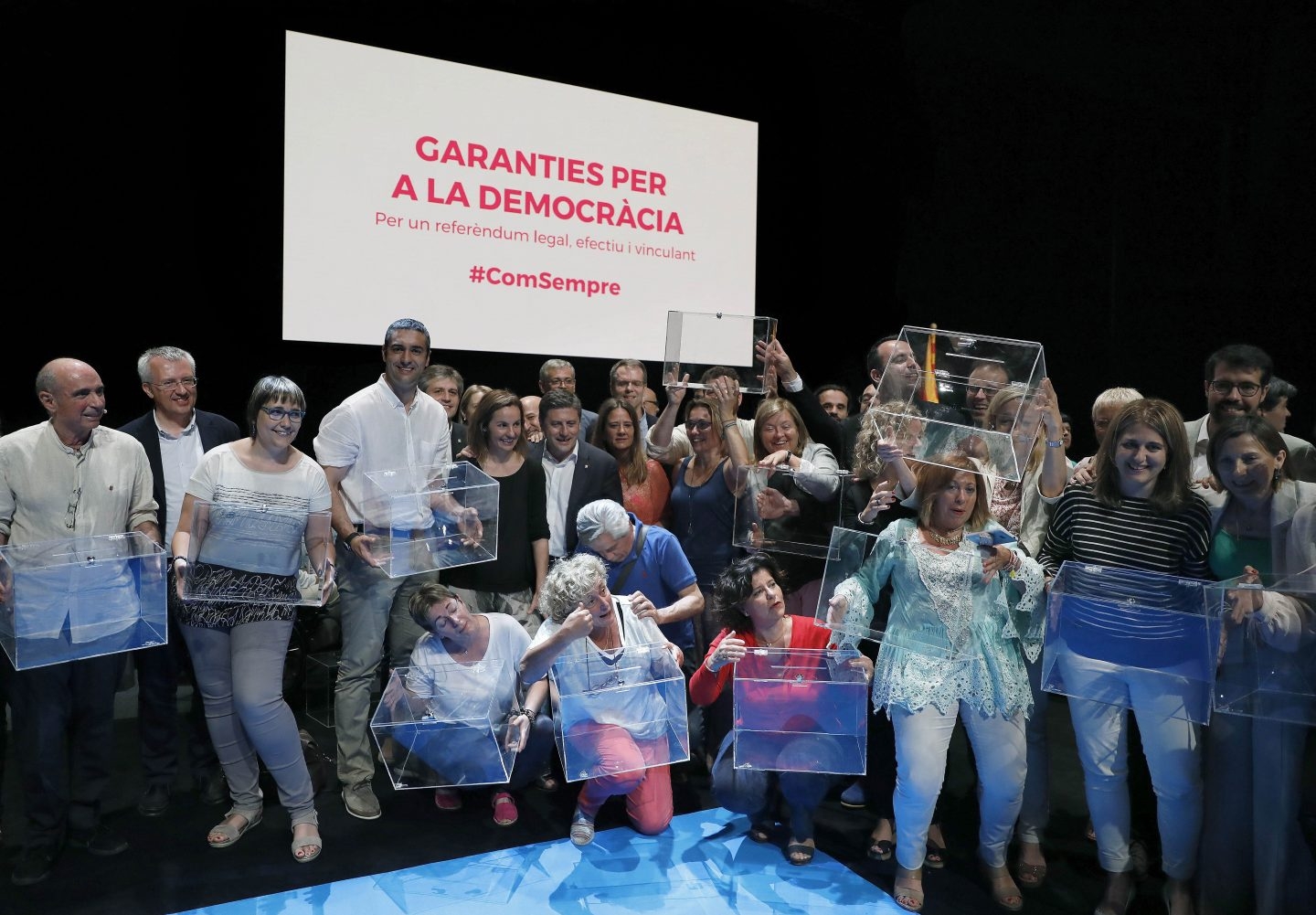 Presentacion del referendum en el Teatro Nacional de Cataluña.