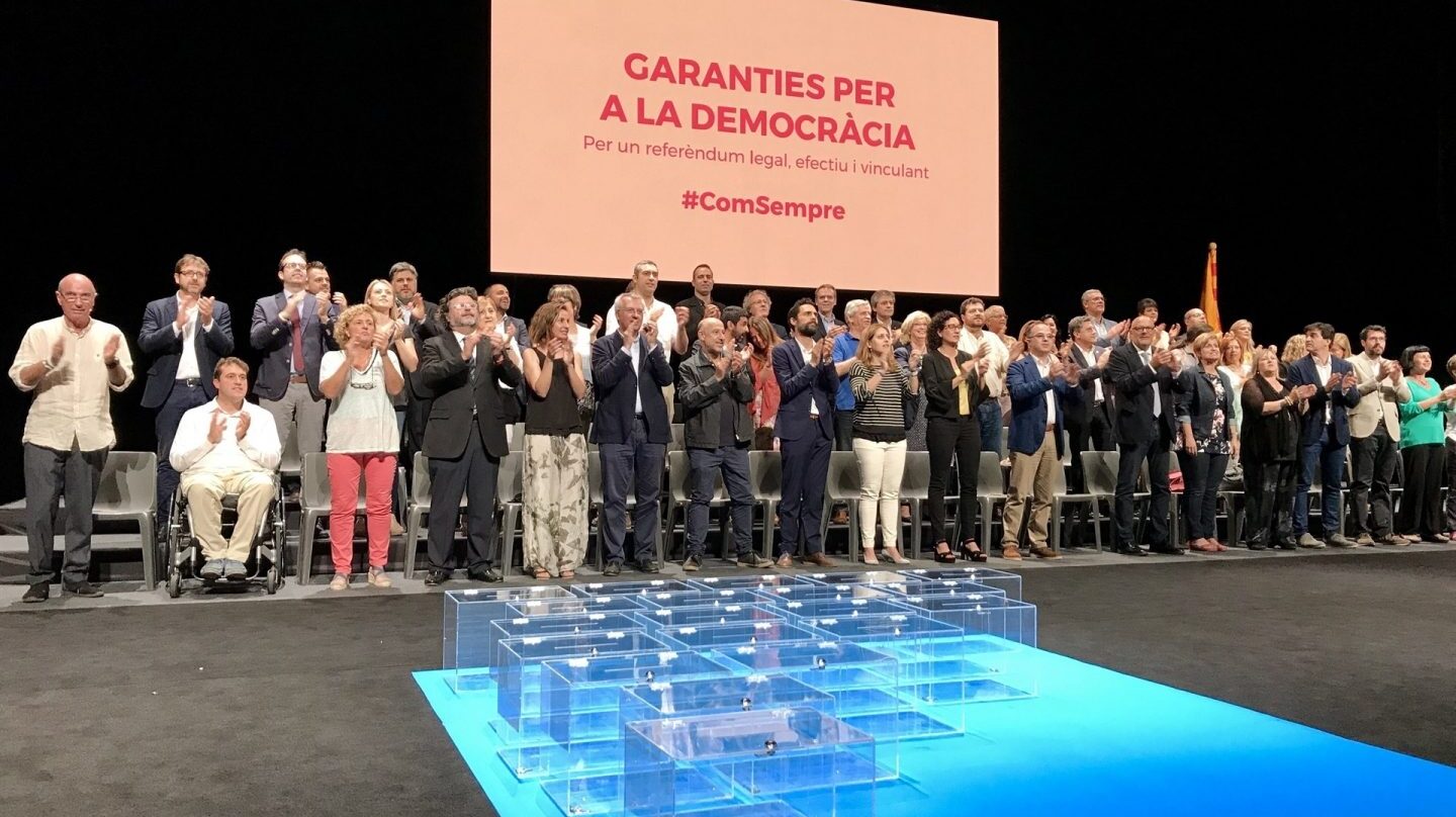 Acto de presentación del referéndum en Cataluña.