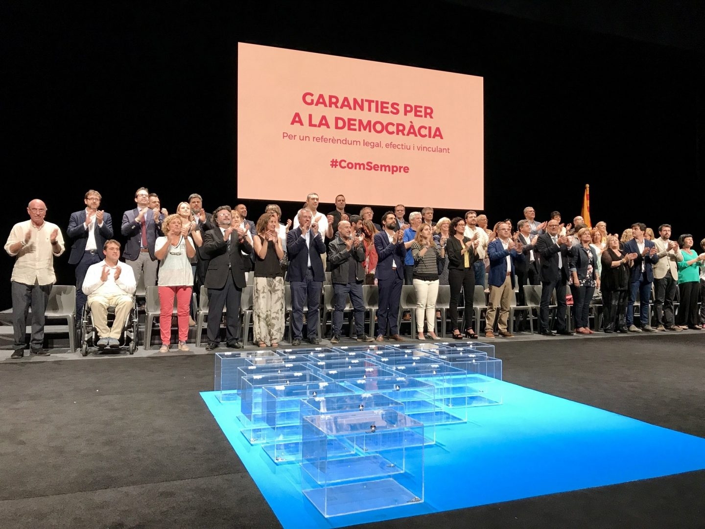 Acto de presentación del referéndum en Cataluña.