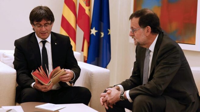 Reunión de Rajoy y Puigdemont en abril del año pasado