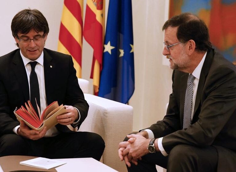 Unos abogados se querellan contra Rajoy y el TC por impedir investir a Puigdemont