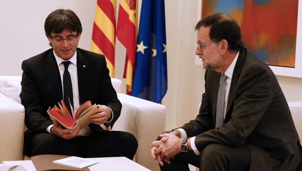 Reunión de Rajoy y Puigdemont en abril del año pasado
