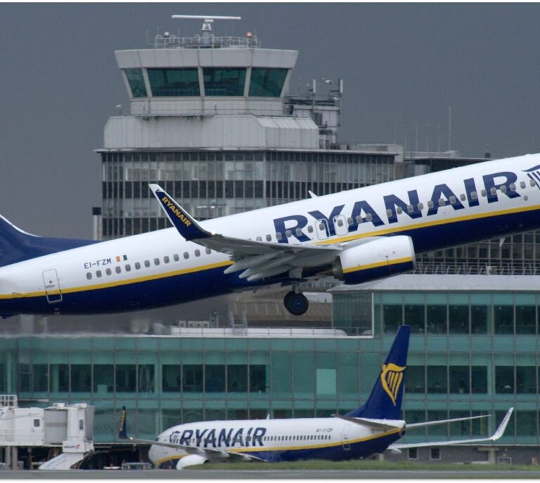 Ryanair frena en seco su crecimiento en pasajeros por la ola de cancelaciones masivas