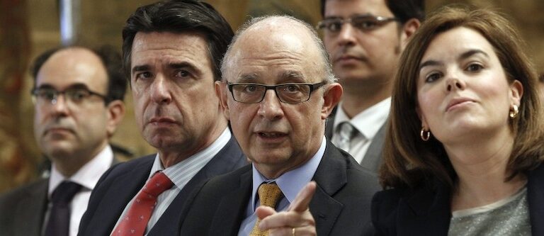 El entorno de Montoro cree que Soria "debe estar acorralado por algún tema raro"